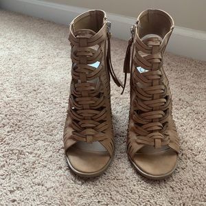 Tan Heels w/ Tassel - Worn Once - 8 1/2